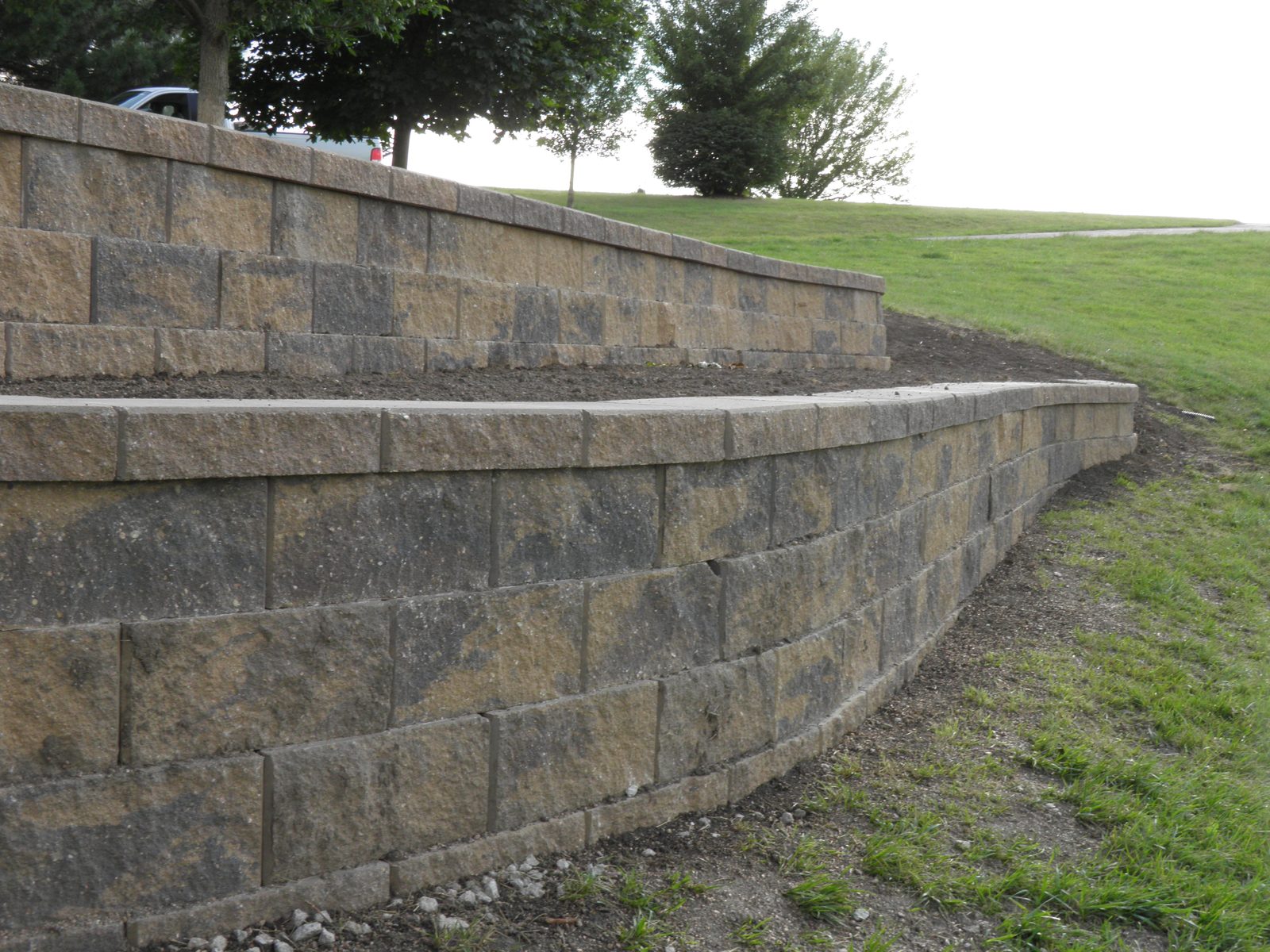 8-inch Sienna block retaining wall