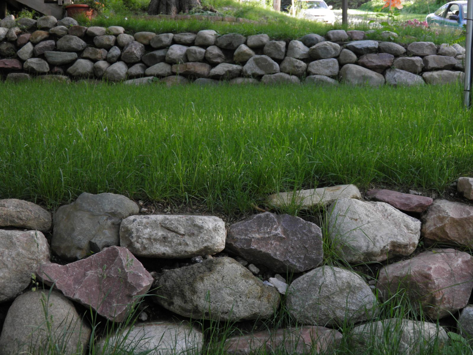 Natural boulder terraced retaining wall